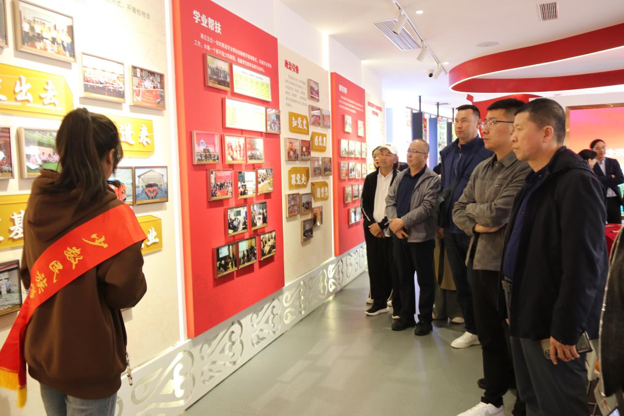 昌吉州民模代表团参观福建省民族学生教育管理服务研究基地