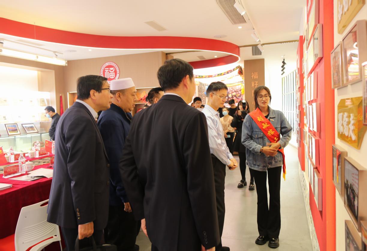 省政协委员、民宗委专职副主任李榕光一行参观福建省民族学生教育管理服务研究基地