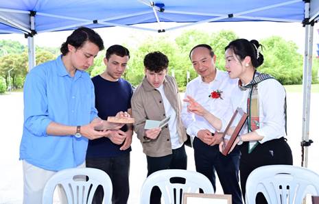 f9d474962576580f1eefb68ba919ff4